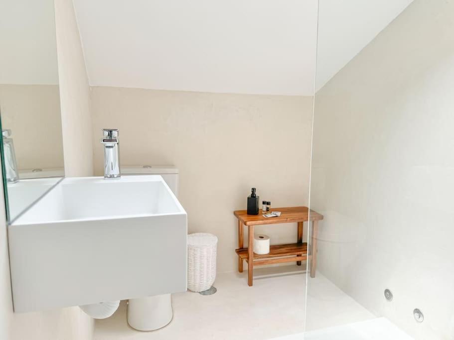 Costa Inn Beach House With Pool By Homeful Homes กอสตา ดา กาปาริกา ภายนอก รูปภาพ