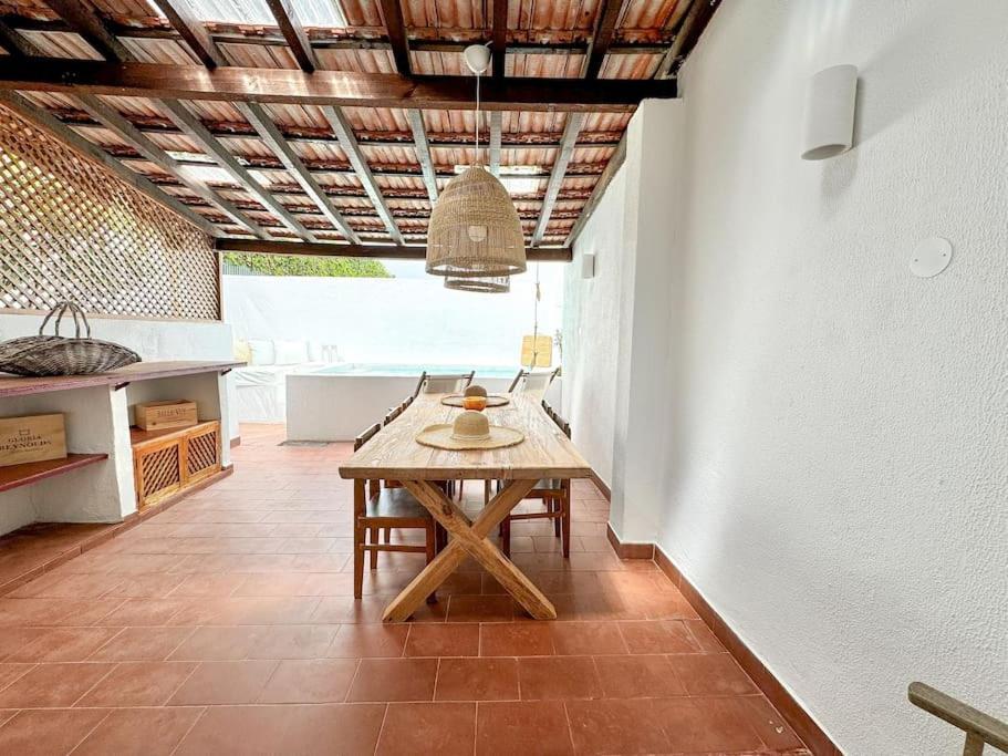 Costa Inn Beach House With Pool By Homeful Homes กอสตา ดา กาปาริกา ภายนอก รูปภาพ